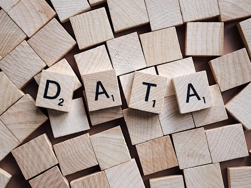 Le mot "Data" est écrit avec les lettres d'un jeu de scrabble.